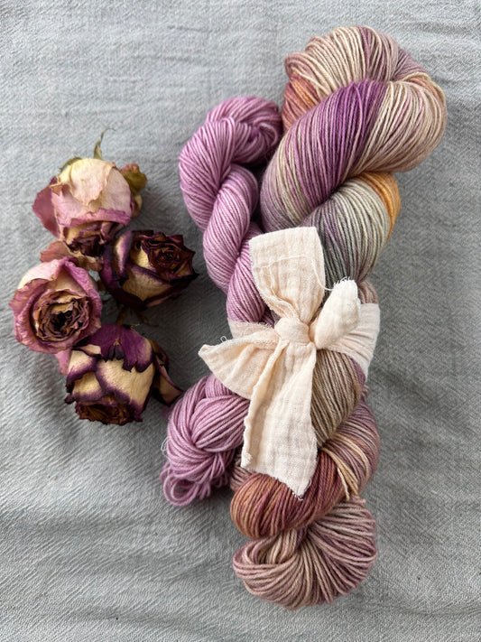 Kit Chaussette Teint à la main – Rose Citrouille Lilas